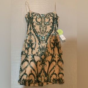 Brand New with Tags Windsor special occasion dress. Size M